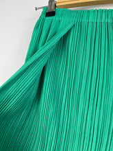 Load image into Gallery viewer, Pleats Please ISSEY MIYAKE Pant GTMP153
