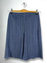 Load image into Gallery viewer, Pleats Please ISSEY MIYAKE Short GTMP152
