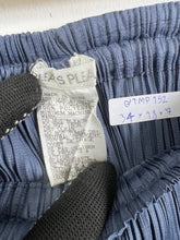 Load image into Gallery viewer, Pleats Please ISSEY MIYAKE Short GTMP152
