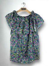 Load image into Gallery viewer, Vintage Yves Saint Laurent Chemisiers Sleeveless Shirt (M) GTMP051
