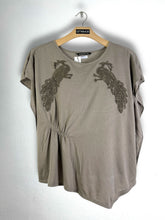 Load image into Gallery viewer, Vivienne Tam Embroidery Sleeveless Blouse (38) GTMP326
