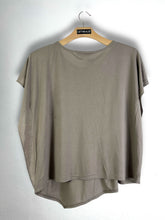 Load image into Gallery viewer, Vivienne Tam Embroidery Sleeveless Blouse (38) GTMP326
