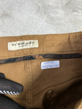 Load image into Gallery viewer, Burberry London Oakland Jean GTMPT363
