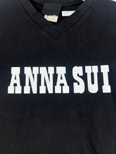 Load image into Gallery viewer, Anna Sui Box Logo V-Neck Tee GTMP076

