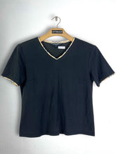 Load image into Gallery viewer, BURBERRY London V-Neck Tee (2) GTMP340
