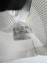 Load image into Gallery viewer, Pleats Please ISSEY MIYAKE Sleeveless Blouse (3) GTMP337
