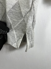 Load image into Gallery viewer, Burberry Black Label Argyle V neck L/S Tee (3) GTMP098
