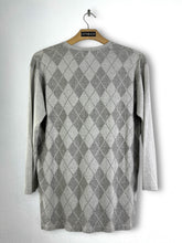 Load image into Gallery viewer, Burberry Black Label Argyle V neck L/S Tee (3) GTMP098
