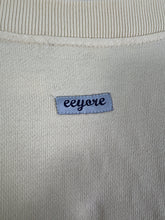 Load image into Gallery viewer, Vintage Winnie the Pooh Embroidery Sweatshirt (XL) GTMP370
