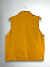Load image into Gallery viewer, Vintage BURBERRYS' Utility Vest GTMP368
