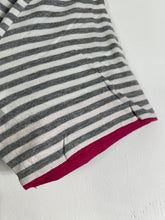 Load image into Gallery viewer, BURBERRY Black Berry Striped V-Neck Pink Lining Tee (3) GTMP367

