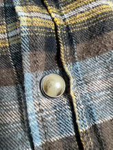 Load image into Gallery viewer, Von Dutch Plaid Flannel Shirt (M) JK335
