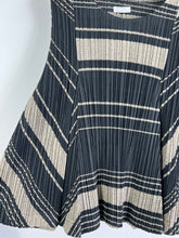 Load image into Gallery viewer, Pleats Please ISSEY MIYAKE Striped Sleeveless Blouse (3) GTMP358
