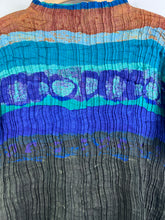 Load image into Gallery viewer, ISSEY MIYAKE Pleated Printed Blouse (L) GTMP103
