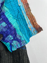 Load image into Gallery viewer, ISSEY MIYAKE Pleated Printed Blouse (L) GTMP103
