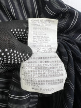 Load image into Gallery viewer, COMME des GARÇONS robe de chambre Striped Sleeveless Blouse GTMP101
