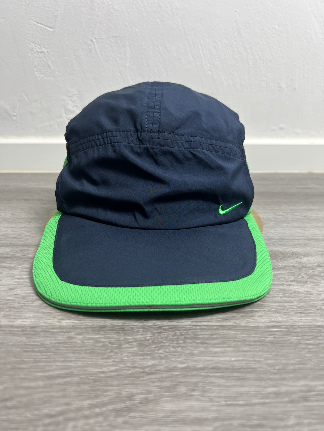 NIKE Mini Swoosh Trail Cap