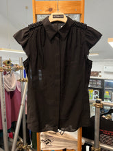 Load image into Gallery viewer, BURBERRY Black Label Sleeveless Shirt (38) GTMP390
