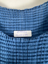 Load image into Gallery viewer, ISSEY MIYAKE Pleated Sleeveless Blouse (M) GTMP236
