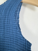 Load image into Gallery viewer, ISSEY MIYAKE Pleated Sleeveless Blouse (M) GTMP236
