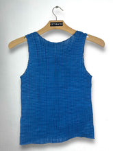 Load image into Gallery viewer, ISSEY MIYAKE Pleated Sleeveless Blouse (M) GTMP236
