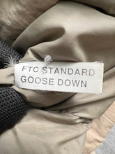 Load image into Gallery viewer, L.L.Bean Women&#39;s Down Filled Parka (M) JKA258
