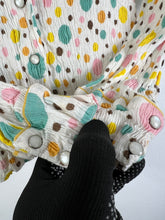 Load image into Gallery viewer, Tsumori Chisato Pearl Button Pleated Shirt (2) GTMP265
