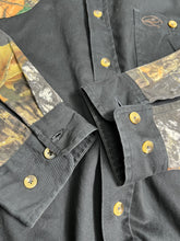Load image into Gallery viewer, Red Head Realtree Camo Button Up Shirt (M) JKA279
