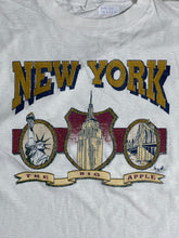 Load image into Gallery viewer, Vintage 90s New York City Souvenir Art Tee GTME227
